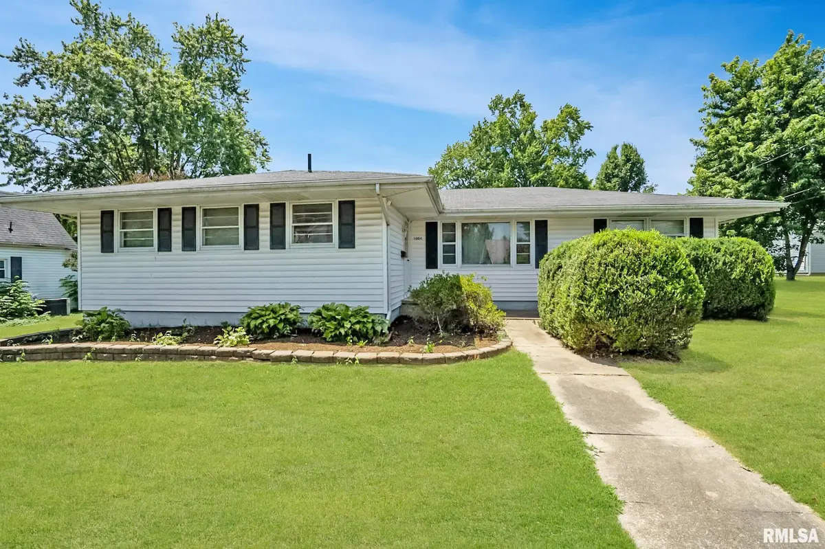 1004 GRAND AVE, Johnston City, IL 62951