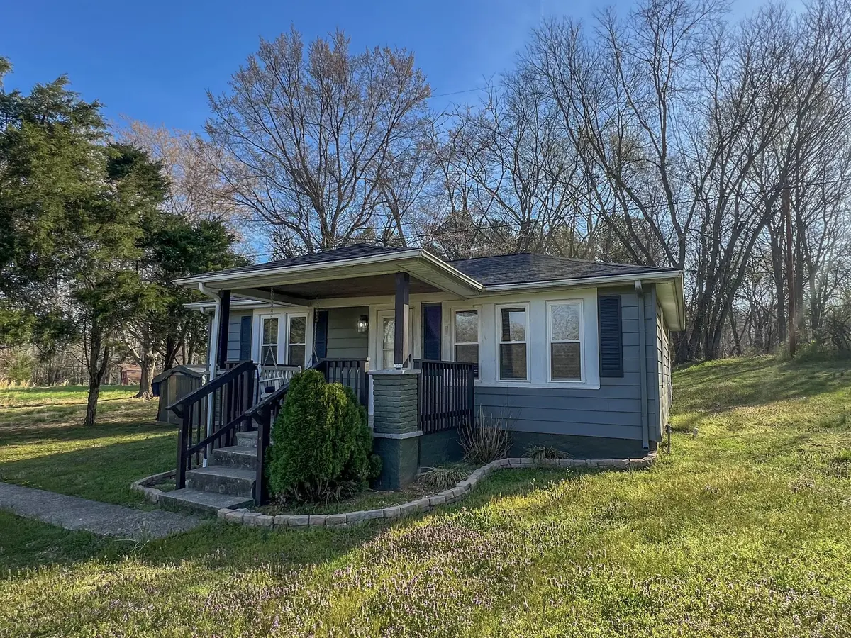 899 Potters Ln, Clarksville, TN 37040