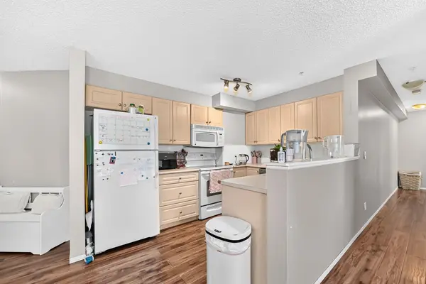 8 Bridlecrest DR SW #1321, Calgary, AB T2Y 0H6