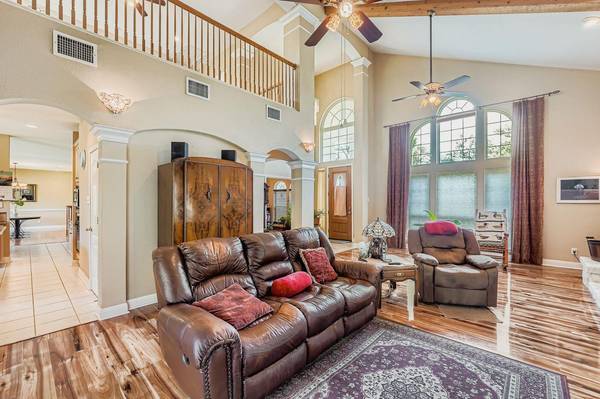 900 Wayside Drive, Wimberley, TX 78676