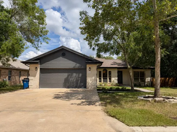 1605 Century Oaks DR, Lockhart, TX 78644
