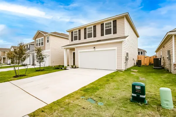 110 Blackbear DR, Hutto, TX 78634