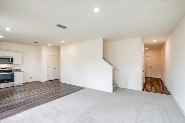 110 Blackbear DR, Hutto, TX 78634