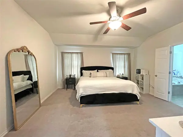 13313 Henneman DR, Pflugerville, TX 78660