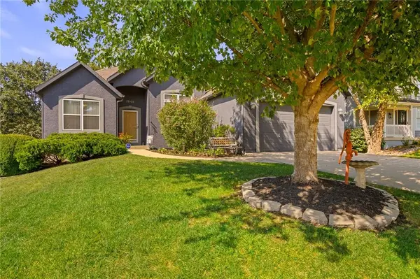 15924 W 160th TER, Olathe, KS 66062