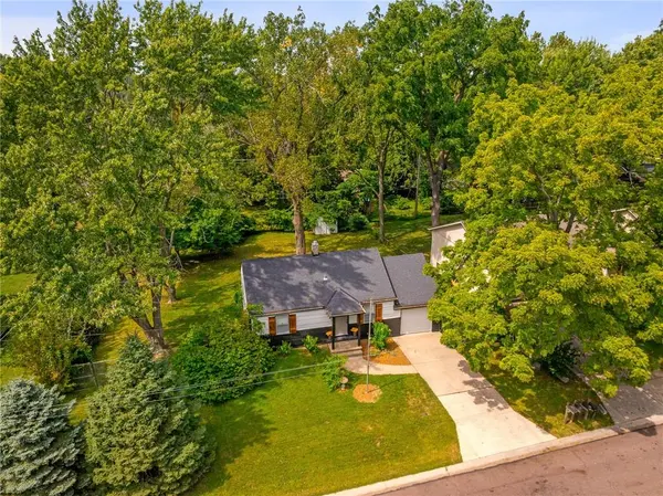 8542 Grandview AVE, Overland Park, KS 66212