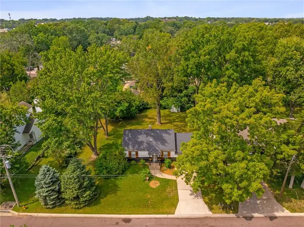 8542 Grandview AVE, Overland Park, KS 66212