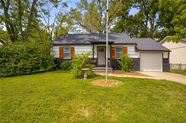 8542 Grandview AVE, Overland Park, KS 66212
