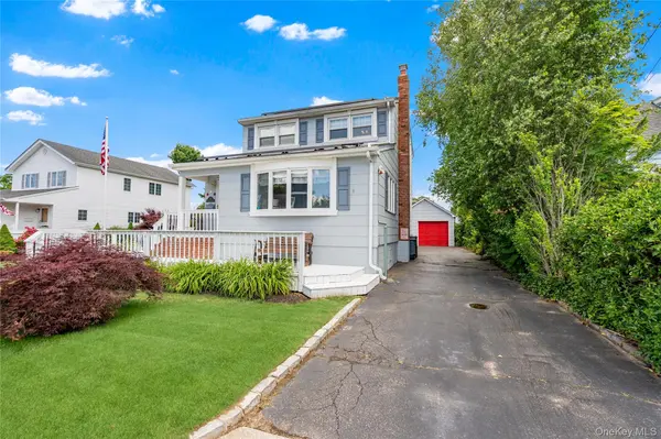 19 Westbridge DR, Babylon, NY 11702