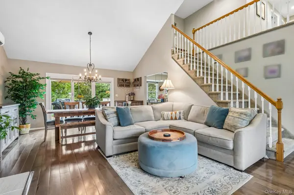 302 Maple AVE, Patchogue, NY 11772