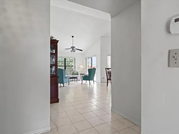 5479 FRIARSWAY DR, Tampa, FL 33624