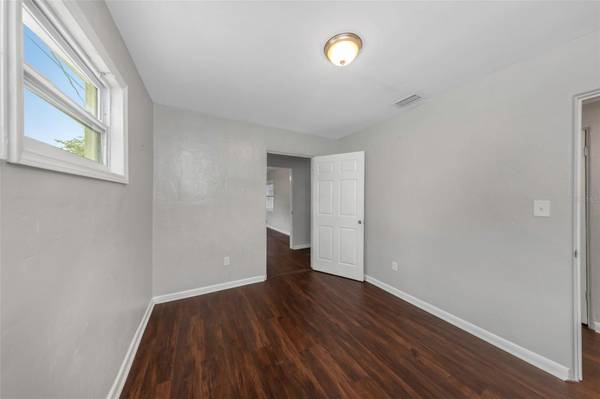 282 NE 40TH AVE NE, St Petersburg, FL, 33703 photo 13