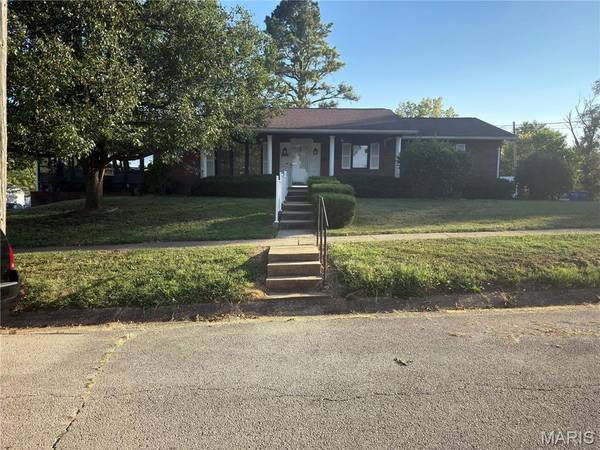 319 Jefferson ST, De Soto, MO 63020