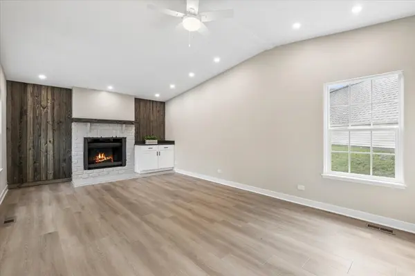 931 Chase CT, Gurnee, IL 60031