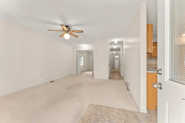 915 E Grant ST, Monticello, IL 61856