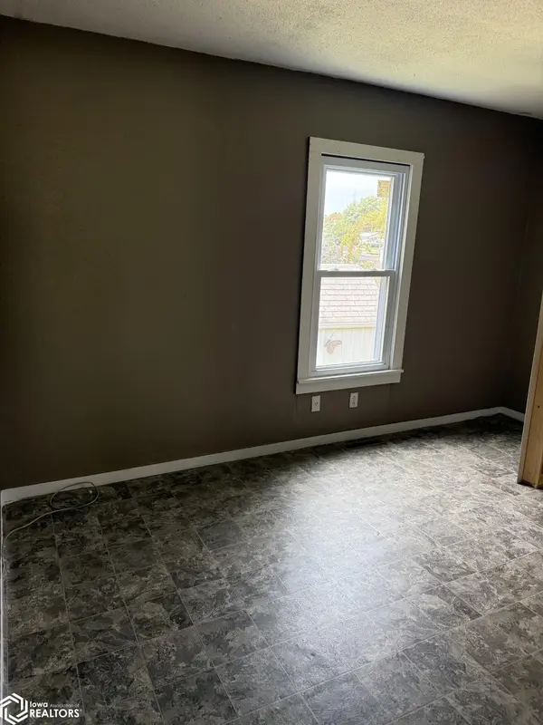 404 S Howard ST, Bloomfield, IA 52537