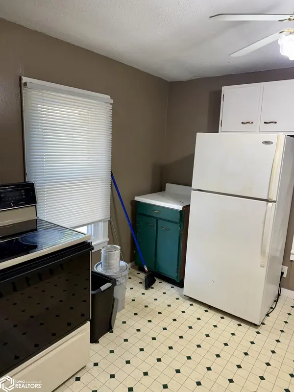 404 S Howard ST, Bloomfield, IA 52537