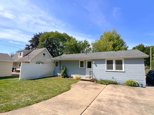 240 N EAGLE ST, Oshkosh, WI 54902-4126