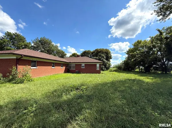 1167 KNOX HWY 4, Altona, IL 61414