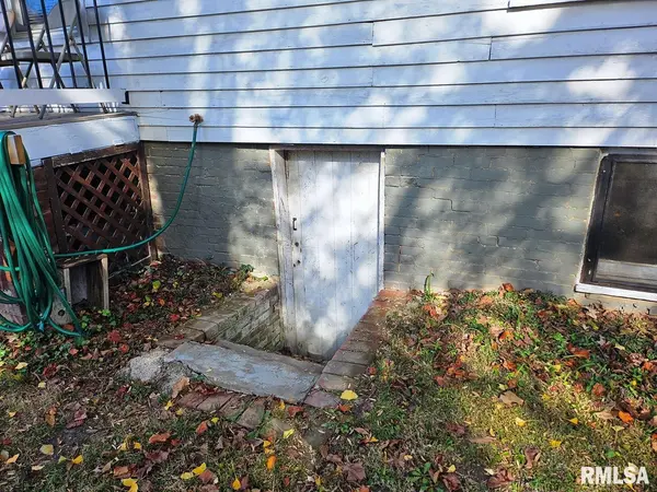 517 E 2ND SOUTH ST, Carlinville, IL 62626