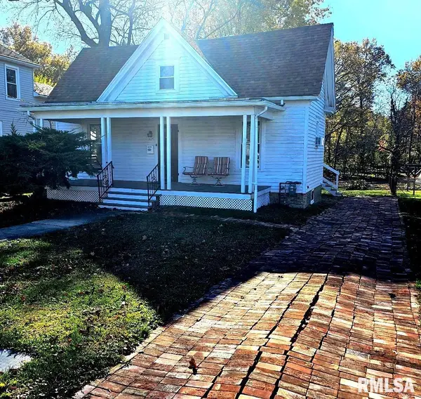517 E 2ND SOUTH ST, Carlinville, IL 62626