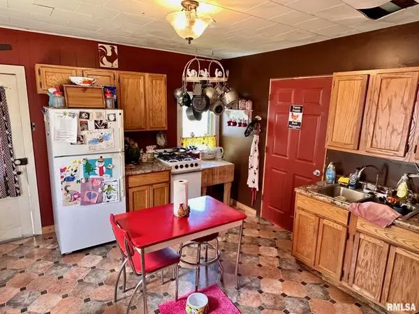617 RAILROAD ST, Chapin, IL 62628