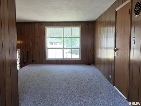 619 MEADOW LARK DR, Quincy, IL 62305-5943