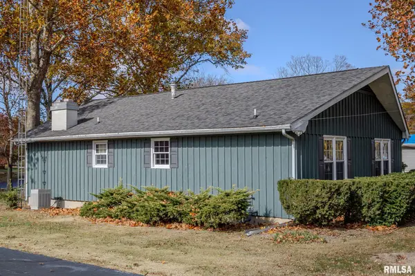 106 LAKEVIEW DR, Carlinville, IL 62626