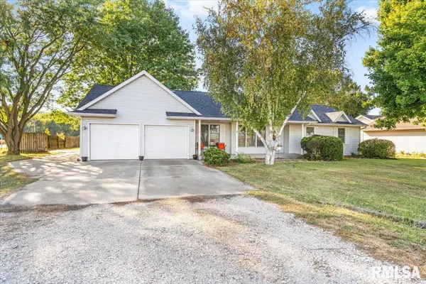 1 HENRIETTA ST, Divernon, IL 62530