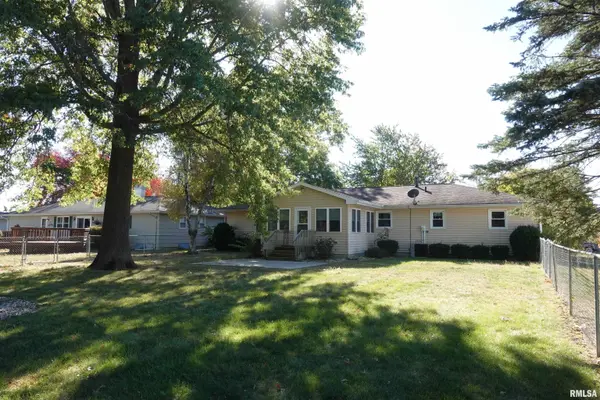 703 PLEASANT DR, Knoxville, IL 61448