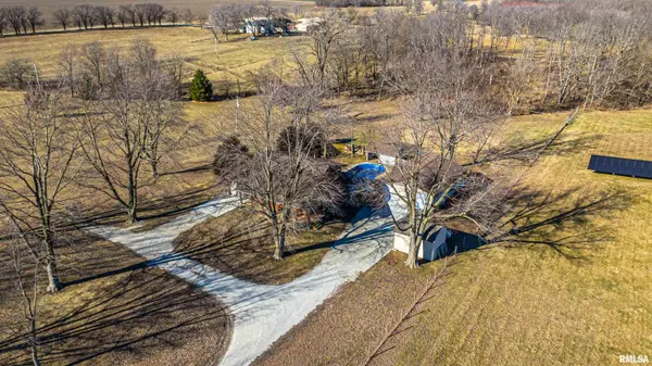 1955 E 2700 N RD, Blue Mound, IL 62513