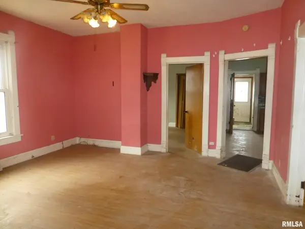 210 N 2ND ST, Easton, IL 62633