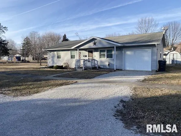 706 E MADISON ST, Casey, IL 62420