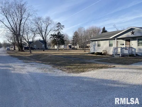 706 E MADISON ST, Casey, IL 62420