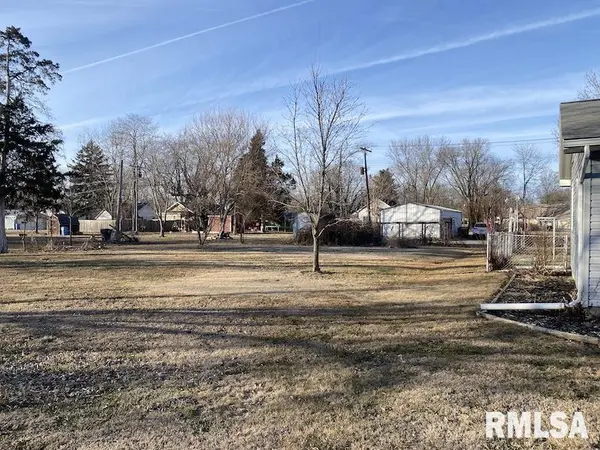 706 E MADISON ST, Casey, IL 62420