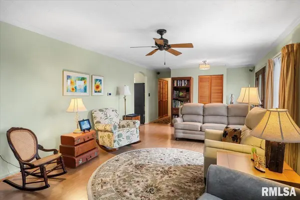 9 EDGEWOOD DR, Auburn, IL 62615