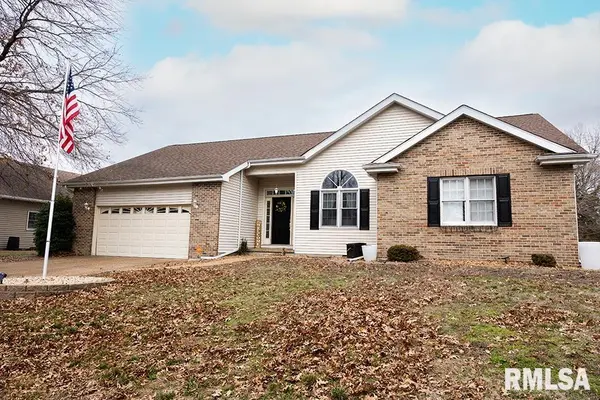 4328 Woodglen LN, Mt Vernon, IL 62864
