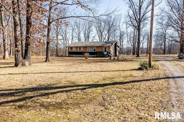 5840 McCarty RD, Kinmundy, IL 62854