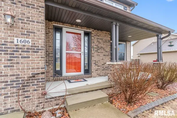 1606 Chriswell Gardens ST, Chatham, IL 62629