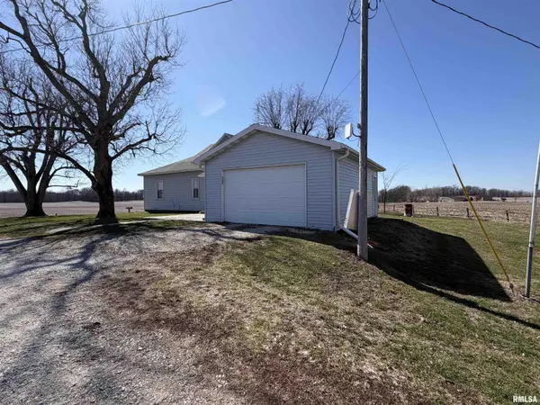 1116 McGlaughlin RD, Bluffs, IL 62621