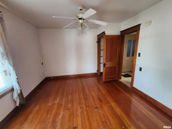 225 N VAN BUREN ST, Blandinsville, IL 61420