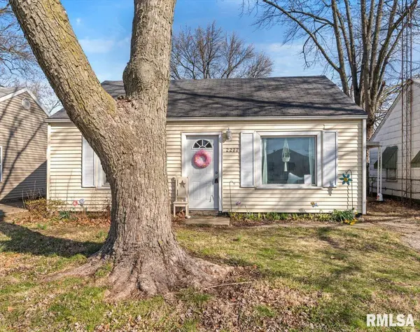 2277 E Converse AVE, Grandview, IL 62702