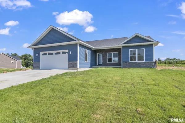 72 Moonlight CT, Chatham, IL 62629