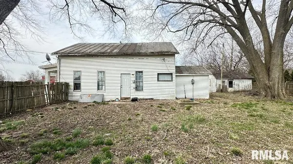 104 W EDWARDS ST, Payson, IL 62360