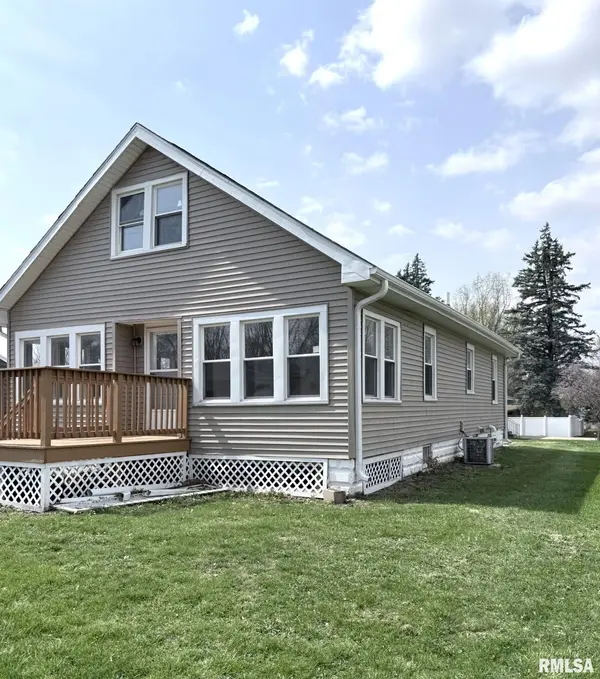 604 WALNUT ST, Abingdon, IL 61410