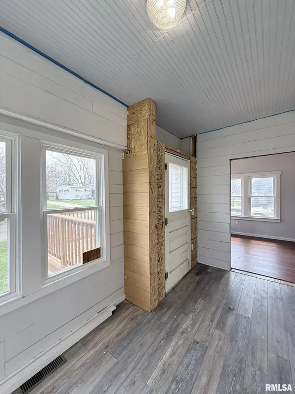 604 WALNUT ST, Abingdon, IL 61410