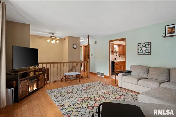529 WOODLAND DR, Chatham, IL 62629