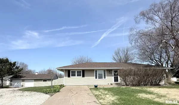 114 E FRANKLIN ST, Henderson, IL 61439