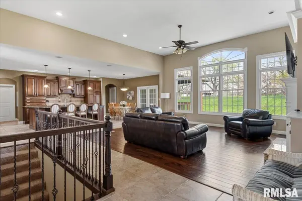 6610 REAGAN DR, Cantrall, IL 62625