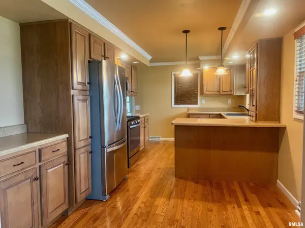 27464 327th AVE, La Grange, MO 63448